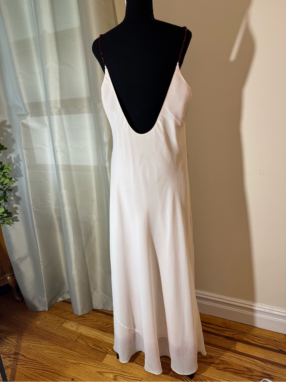 Elegant White Slip Dress with Red Floral Embroidery - Picture 4 of 9